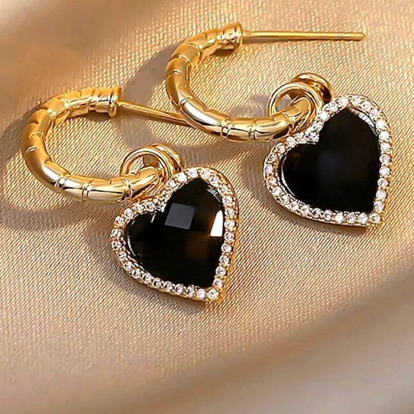 Black rhinestone heart earrings - Picture 2 of 5